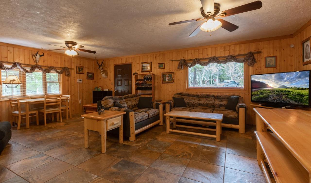 Remington Reload By Kabino Hot Tub Firepit Roku Big Yard Driveway Grill Wifi Trails Island Park Luaran gambar